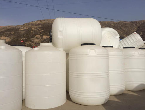 圆形和政塑料大桶