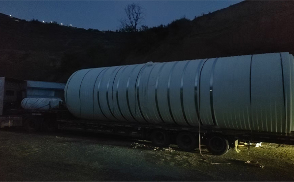 和政圆桶运输途中